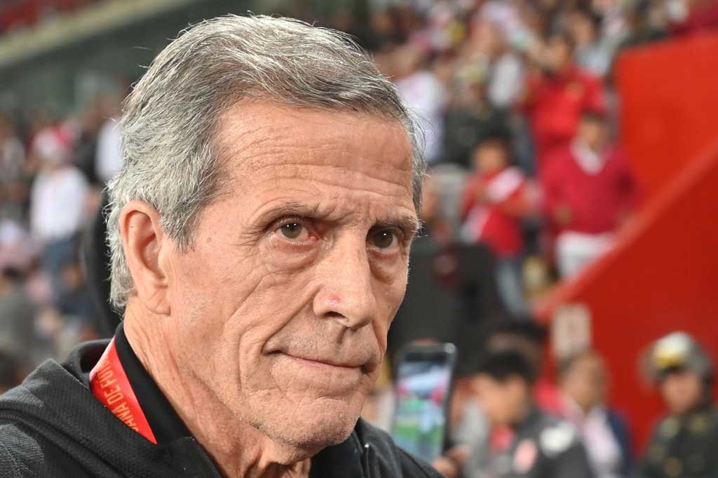Manajer Oscar Tabarez dipecat setelah 15 tahun melatih timnas Uruguay menyusul serangkaian hasil mengecewakan pada kualifikasi Piala Dunia 2022.