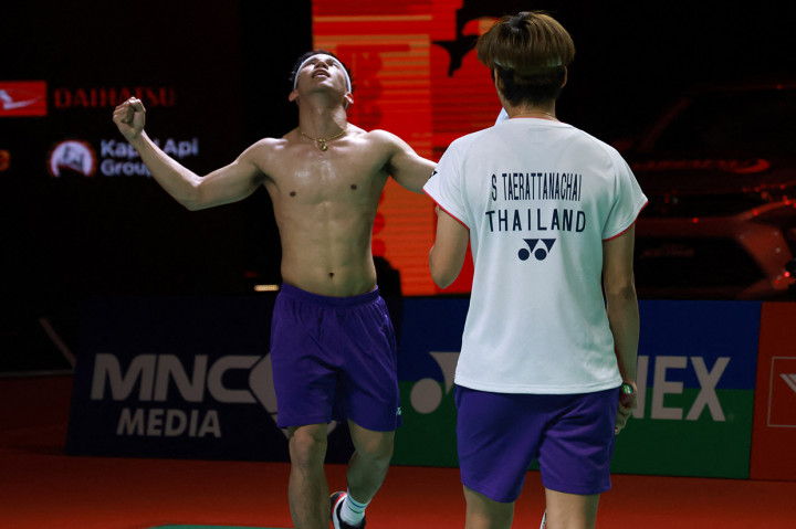 Melakoni partai puncak di Nusa Dua Bali, Minggu, 21 November 2021, siang, pemilik rangking 2 dunia itu melibas wakil Hong Kong, Tang Chun Man/Tse Ying Suet dua gim langsung 21-11 21-12 dalam tempo 36 menit.