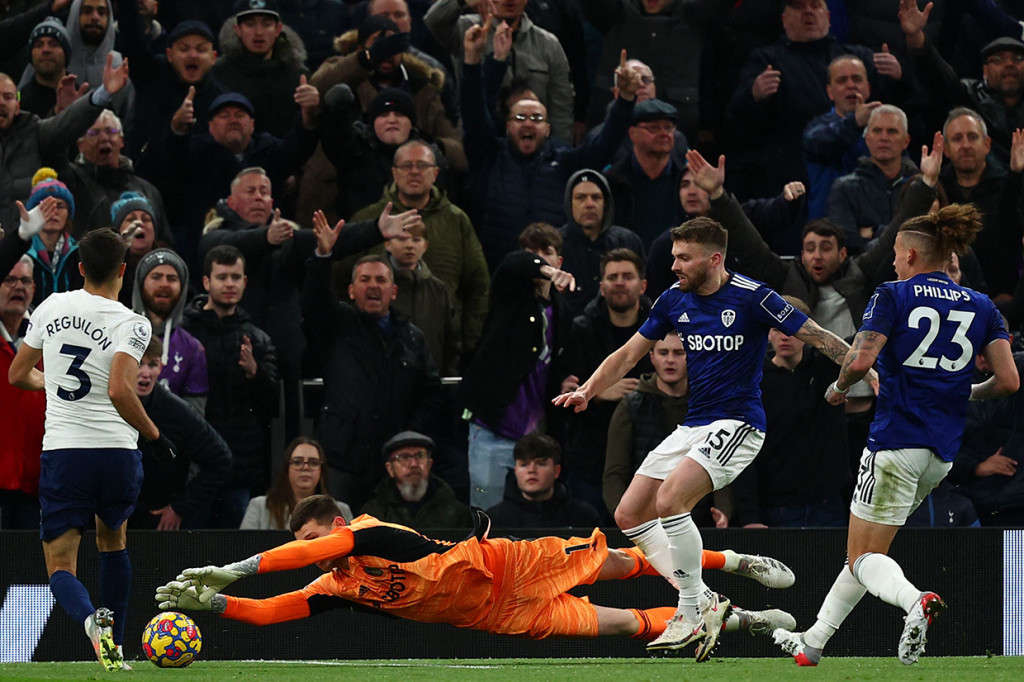 Tottenham Hotspur membuat comeback saat menghadapi Leeds United di pekan ke-12 Liga Inggris.
