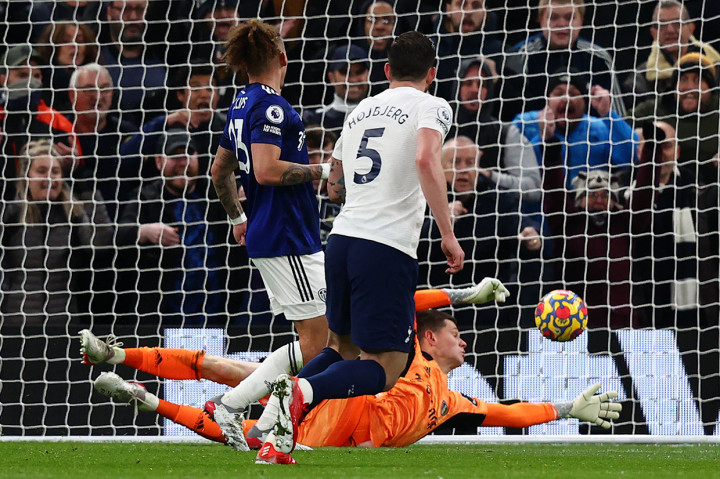 Di babak kedua, Tottenham membalas. Dua gol dicetak, masing-masing lewat Pierre-Emile Hojbjerg dan Sergio Reguilon. Skor 2-1 bertahan hingga jeda.