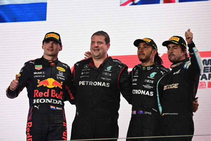 Fernando Alonso, yang merupakan driver dari Alpine, berhasil finis di posisi ketiga dan ini menjadi podium pertamanya sejak 2014 di GP China. Alonso tidak tampil buruk karena mampu mempertahankan posisi seperti saat memulai race.