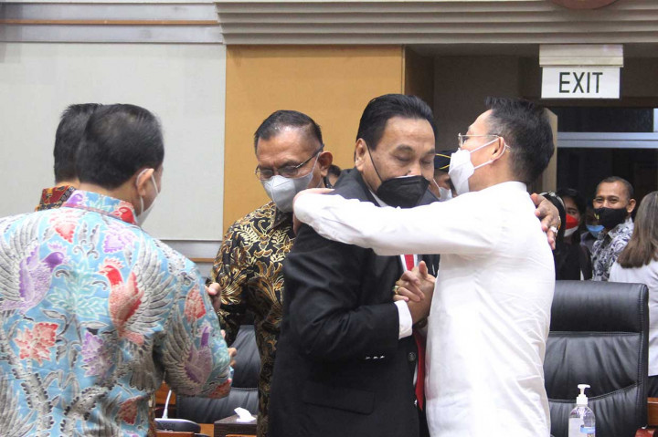 Lodewijk menjelaskan Pimpinan DPR RI menerima surat dari Pimpinan Fraksi PDI Perjuangan per tanggal 16 November 2021 perihal Perubahan Penugasan Anggota FPDIP di Alat Kelengkapan Dewan (AKD).