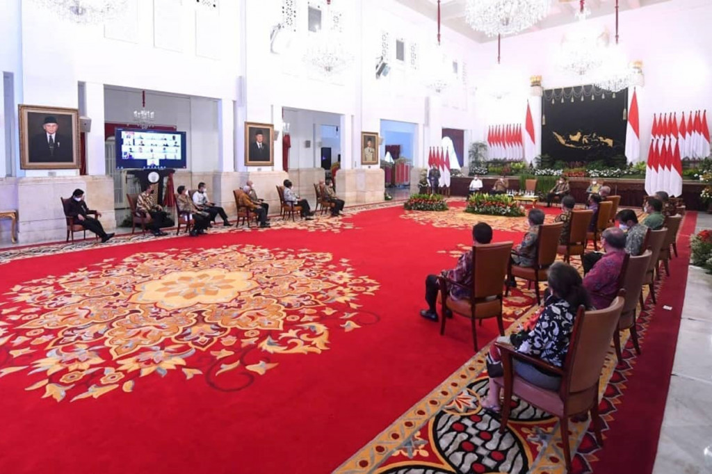 Namun, potensi tersebut juga harus diikuti dengan skenario yang baik untuk masuk ke transisi energi. Menurut Jokowi, perlu dipersiapkan peta jalan yang jelas seperti pendanaan maupun investasi.