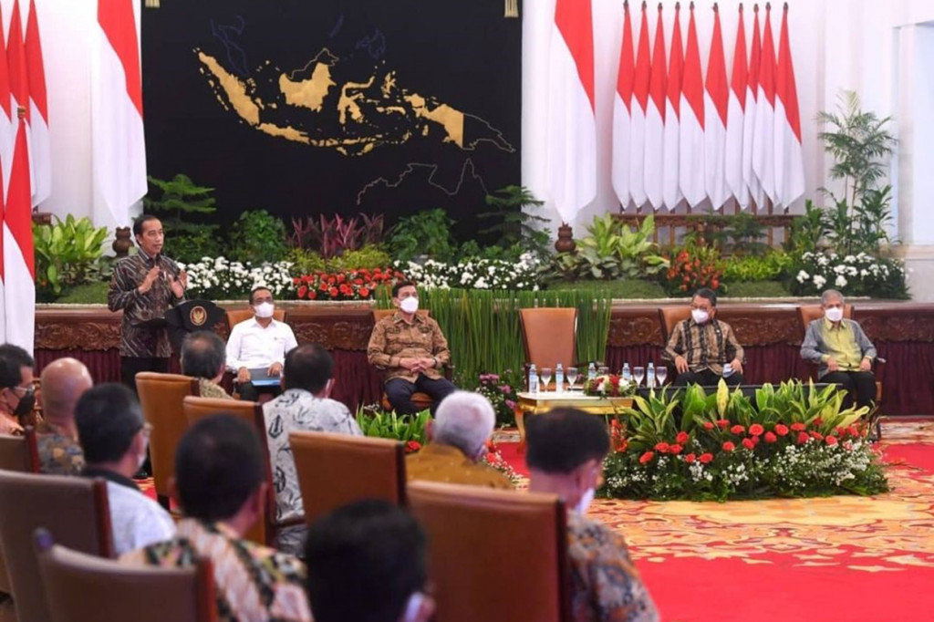 Presiden Joko Widodo memberikan sambutan pada pembukaan Indonesia Energi Baru Terbarukan dan Konservasi Energi (EBTKE) ConEx ke-10 tahun 2021 di Istana Negara, Jakarta, Senin, 22 November 2021.