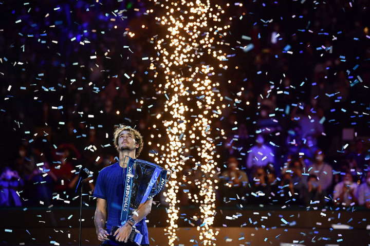 Kesuksesan Zverev di Pala Alpitour, Turin, kemarin, juga sangat berarti. Pasalnya, lawan yang dia kalahkan, yakni Medvedev, selalu unggul sepanjang lima bentrok terakhir. Kini, rekor pertemuan kedua petenis itu menjadi berimbang 6-6.