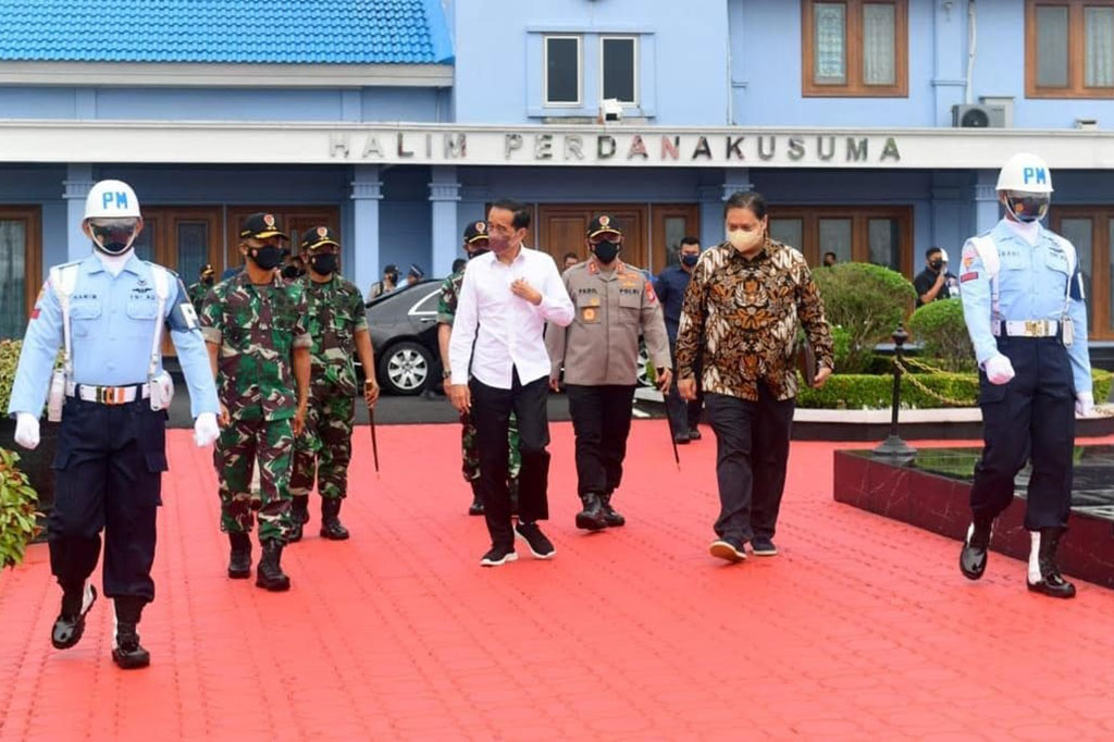 Melalui Pangkalan TNI AU Halim Perdanakusuma Jakarta, Kepala Negara bersama rombongan lepas landas dengan menggunakan Pesawat Kepresidenan Indonesia-1 pada Selasa  pukul 07.30 WIB.