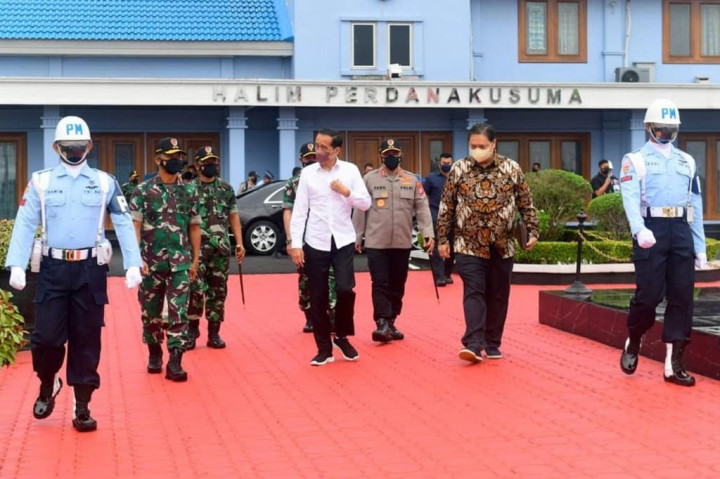 Melalui Pangkalan TNI AU Halim Perdanakusuma Jakarta, Kepala Negara bersama rombongan lepas landas dengan menggunakan Pesawat Kepresidenan Indonesia-1 pada Selasa  pukul 07.30 WIB.