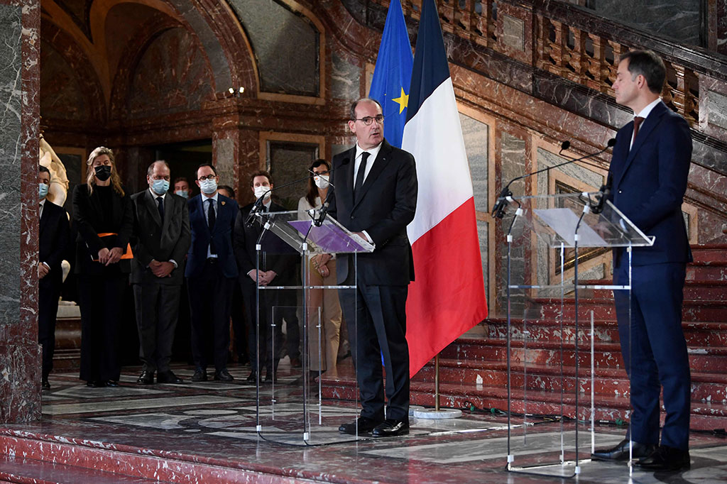 Perdana Menteri Belgia Alexander De Croo dan empat menterinya dikarantina pada Senin, 22 November 2021 waktu setempat setelah Perdana Menteri Prancis Jean Castex dinyatakan positif covid-19.
