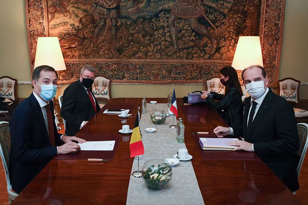 Castex melakukan tes PCR setelah mengetajui putrinya positif covid-19 setelah ia kembali dari Belgia. Castex lantas menyatakan bahwa dirinya positif. 