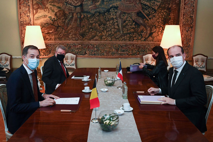 Castex melakukan tes PCR setelah mengetajui putrinya positif covid-19 setelah ia kembali dari Belgia. Castex lantas menyatakan bahwa dirinya positif. 