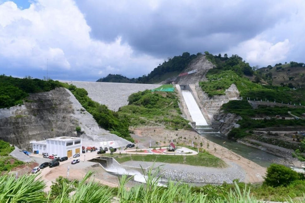Bendungan berkapasitas 40,53 juta meter kubik ini mampu mengairi hingga 7 ribu hektare lahan pertanian dan diharapkan dapat meningkatkan intensitas tanam sekaligus kesejahteraan para petani.