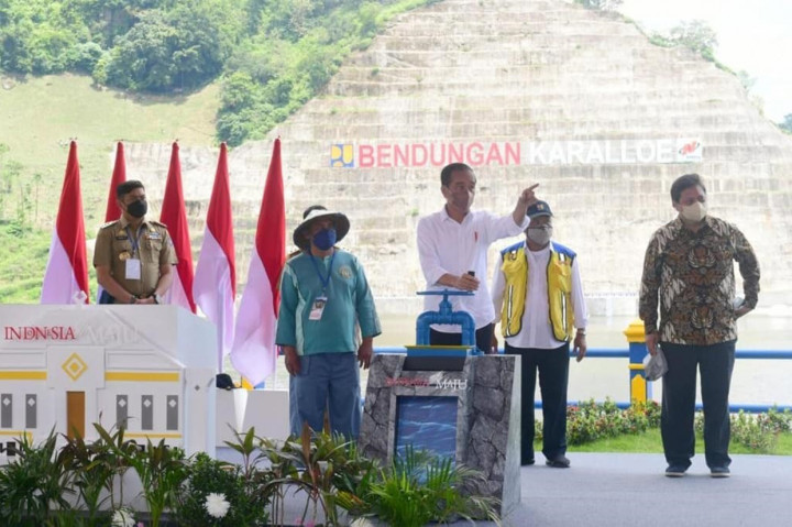 Presiden Joko Widodo meresmikan Bendungan Karalloe, yang terletak di Kecamatan Tompobulu, Kabupaten Gowa, Sulawesi Selatan, Selasa, 23 November 2021, siang.