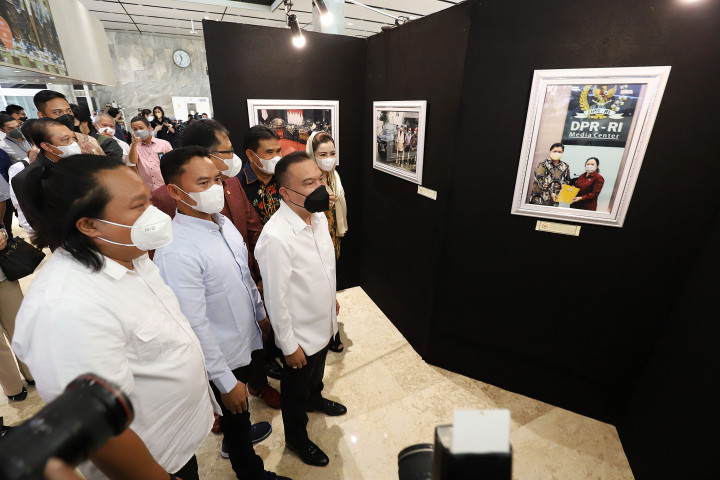 Pameran Foto Warna-Warni Parlemen X 'Bersatu Lawan Pandemi'