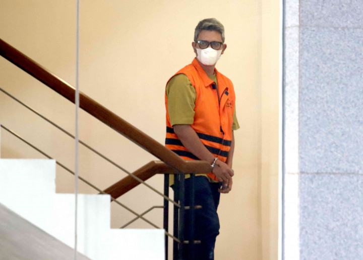 Apri ditetapkan sebagai tersangka dan langsung ditahan bersama Pelaksana Tugas (Plt) Kepala BP Bintan Mohd Saleh H Umar pada Kamis, 12 Agustus 2021, lalu.