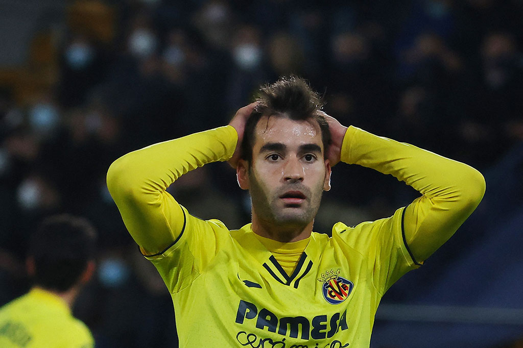 Pada menit ke-5, tuan rumah mendapatkan peluang gol melalui tembakan Moi Gomez, tetapi berhasil ditepis kiper MU David de Gea. Lima menit kemudian giliran Yeremy Pino yang mengancam gawang MU. Sayang tembakannya masih melebar. Pada menit ke-27, De Gea membuat penyelamatan gemilang dengan menepis tendangan Manuel Trigueros.