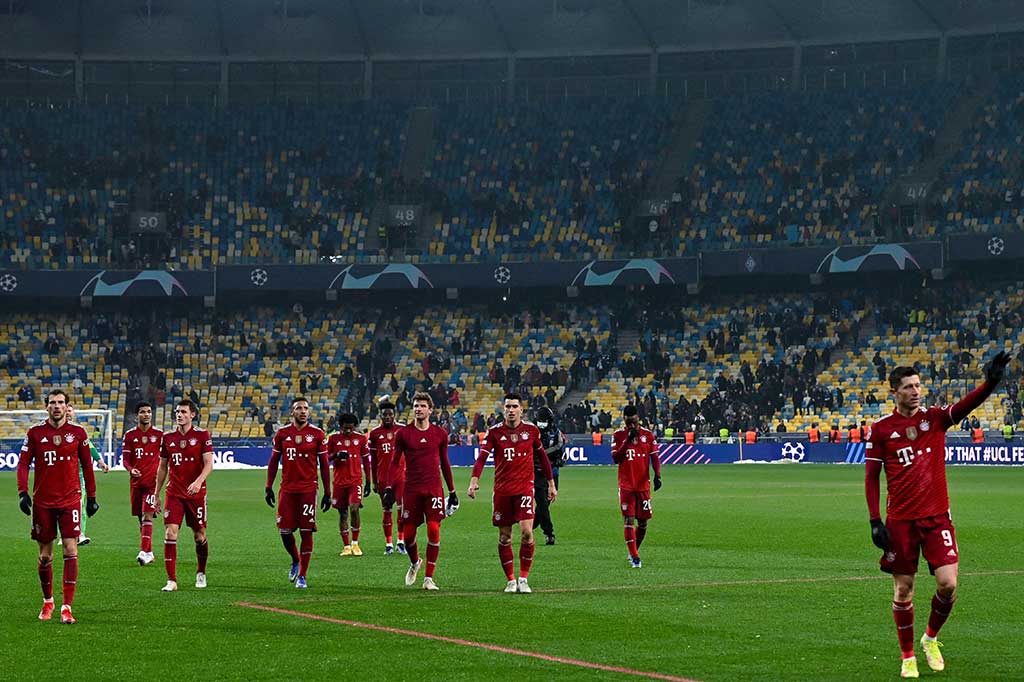 Tidak ada tambahan gol lagi hingga laga usai. Hasil ini membuat Die Roten masih mempertahankan laju sempurna 100 persen di Grup E dan berhak maju ke babak 16 besar setelah duduk nyaman di puncak klasemen dengan 15 poin. Sebaliknya Kiev menjadi juru kunci dengan satu poin.