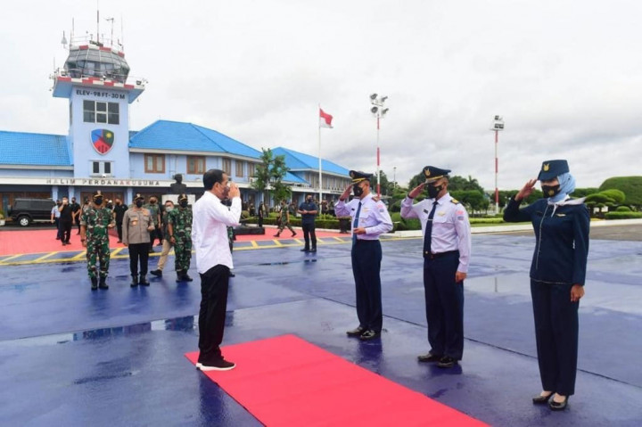 Presiden Joko Widodo (Jokowi) bertolak menuju Provinsi Sulawesi Selatan (Sulsel) untuk meresmikan Bendungan Karalloe, Kabupaten Gowa, dan menanam jagung bersama masyarakat sekitar di Kabupaten Janeponto, Selasa, 23 November 2021.
