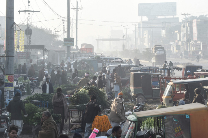 Tingkat kualitas udara di Lahore tercatat berada pada angka 348 atau jauh di atas ambang batas berbahaya pada level 300.