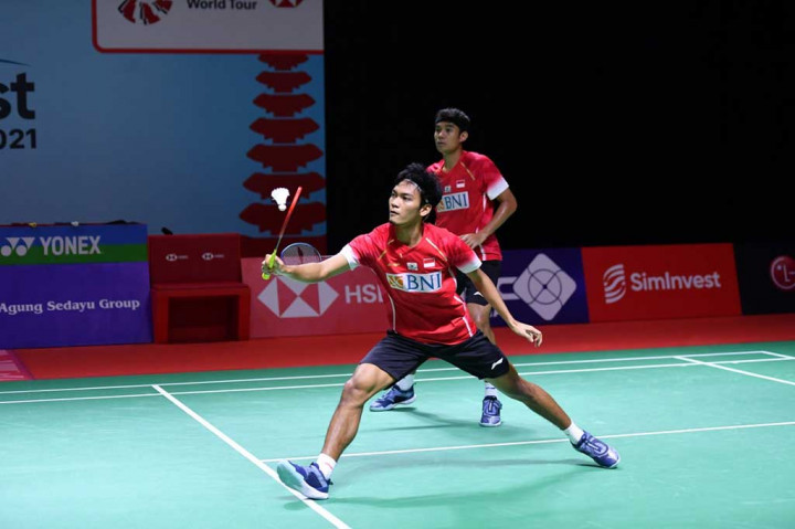 Bermain penuh kesabaran, Bagas/Fikri mampu mengemas kemenangan dua gim langsung 21-18, 22-20 atas Sabar/Reza dalam pertandingan berdurasi 36 menit.