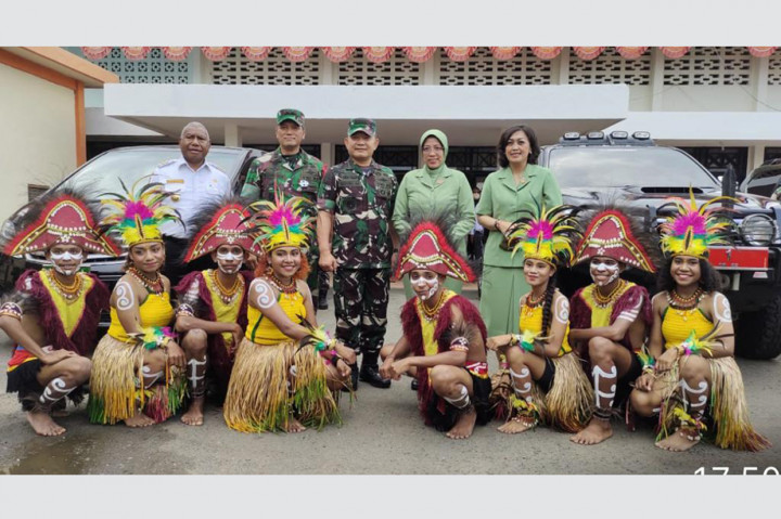Kunjungan Jenderal Dudung ke Papua Barat ini merupakan kunjungan perdana sejak dilantik oleh Presiden Jokowi sebagai KSAD pada 17 November 2021 lalu di Istana Merdeka. 