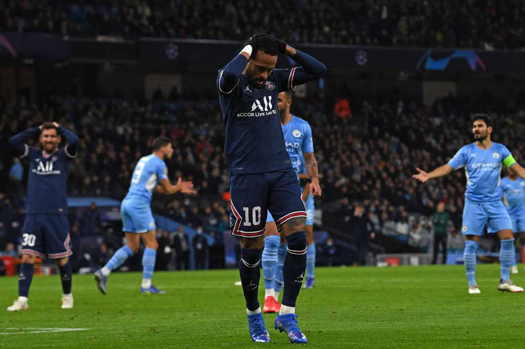 City terus menekan dan nyaris berbalik unggul pada menit ke-70. Sayang tembakan Gabriel Jesus bisa dimentahkan kiper Keylor Navas ke atas mistar gawang. Sebaliknya empat menit kemudian Neymar membuang sia-sia situasi satu lawan satu menghadapi kiper Ederson Moraes dengan penyelesaian yang sangat buruk.