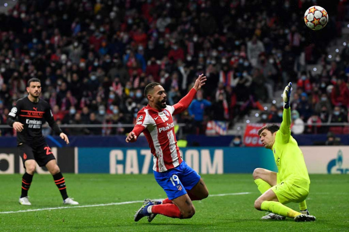 Matheus Cunha membuang peluang emas Atletico menyamakan kedudukan pada menit pertama injury time saat menerima umpan tarik Marcos Llorente, tapi penyelesaiannya melenceng dari sasaran.