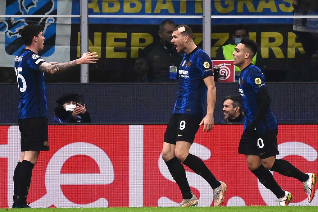 Inter akhirnya berhasil memecah kebuntuan pada menit ke-61 lewat Edin Dzeko yang menyambar bola muntah demi mengubah skor menjadi 1-0.