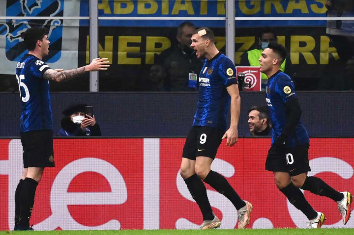 Inter akhirnya berhasil memecah kebuntuan pada menit ke-61 lewat Edin Dzeko yang menyambar bola muntah demi mengubah skor menjadi 1-0.