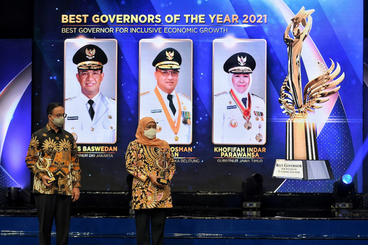 Ketiganya mendapatkan penghargaan sebagai Best Governor For Inclusive Economic Growth.