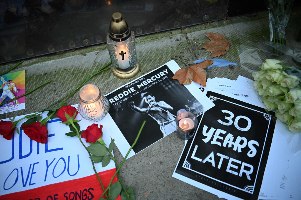 30 tahun yang lalu, penyanyi yang juga pentolan grup band Queen, Freddie Mercury meninggal dunia pada 24 November 1991.