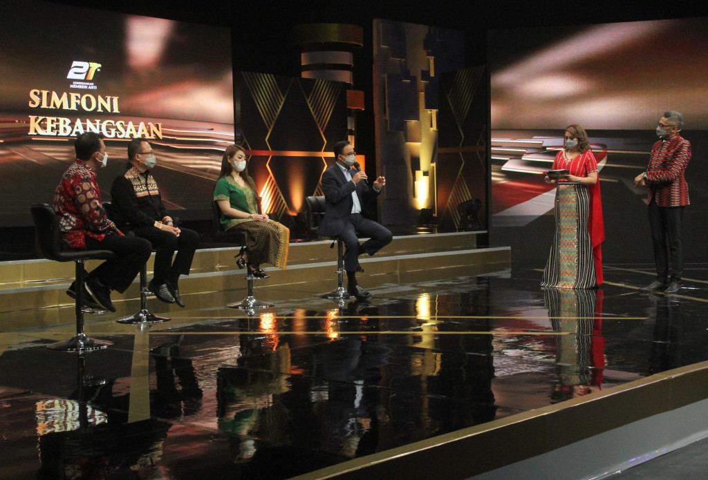 Metro TV mempersembahkan orkestra Simfoni Kebangsaan dalam rangka memperingati Hari Ulang Tahun (HUT) ke-21. Acara ini digelar dengan membawa semangat Kebersamaan Memberi Arti untuk negeri dan disiarkan langsung mulai pukul 19.00 WIB, Kamis, 25 November 2021.