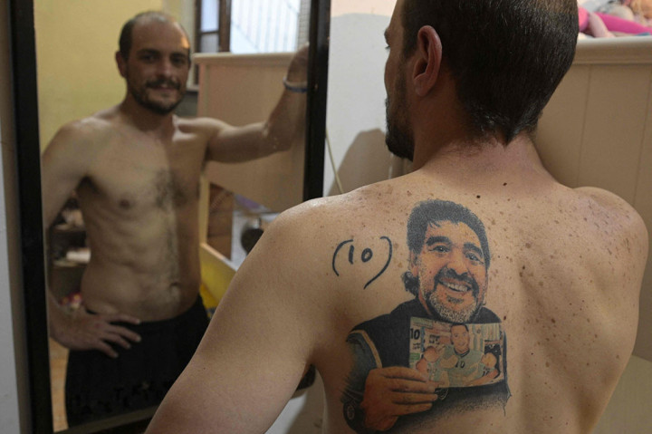 Terinspirasi sang legenda, Rotundo juga menato gambar Maradona di punggungnya.