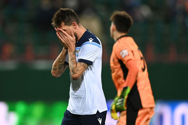 Tim tamu membuka ancaman pada menit ke-12 lewat tandukan Francesco Acerbi menyambut sepak pojok Luis Aleberto. Sayang upayanya masih terlalu lemah hingga bola mudah diamankan kiper Daniil Khudyakov.