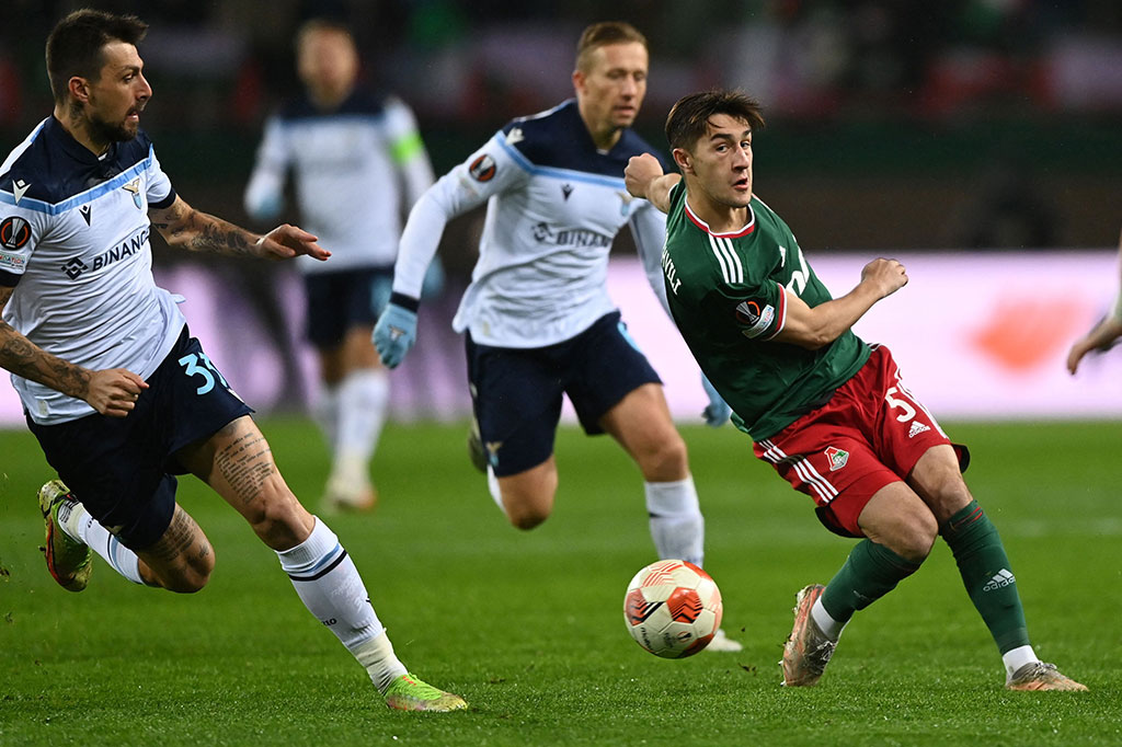 Lokomotiv mencoba membalas pada menit ke-23 melalui tendangan jarak jauh Konstantin Maradishvili, namun masih belum menemui sasaran.