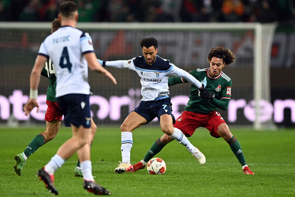 Menjelang akhir babak pertama, Lazio kembali punya peluang melalui sepakan Felipe Anderson setelah menerima bola dari Lucas Leiva. Namun, peluang tersebut belum berbuah gol karena bisa dihentikan Khudyakov. Babak pertama berakhir dengan skor kacamata.