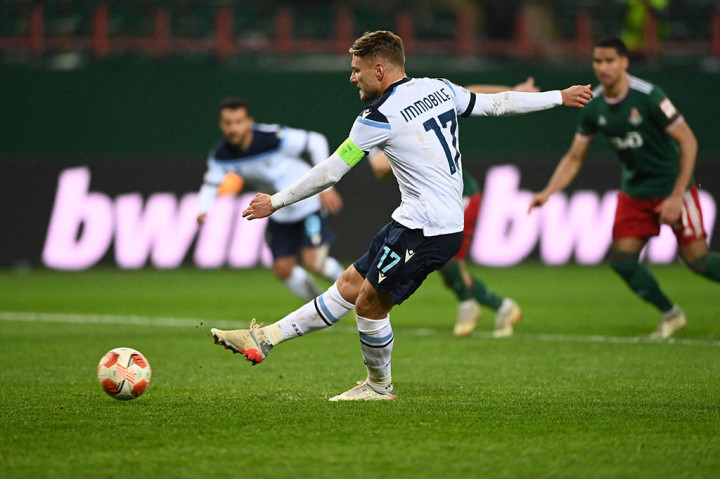 Pada menit ke-53, Lazio mendapatkan peluang emas untuk membuka keunggulan setelah dihadiahi penalti. Wasit menunjuk titik putih usai Alesandr Silyanov melanggar Mattia Zaccagni. Ciro Immobile maju sebagai eksekutor dan sukses menjalankan tugasnya dan membawa Lazio unggul 1-0.