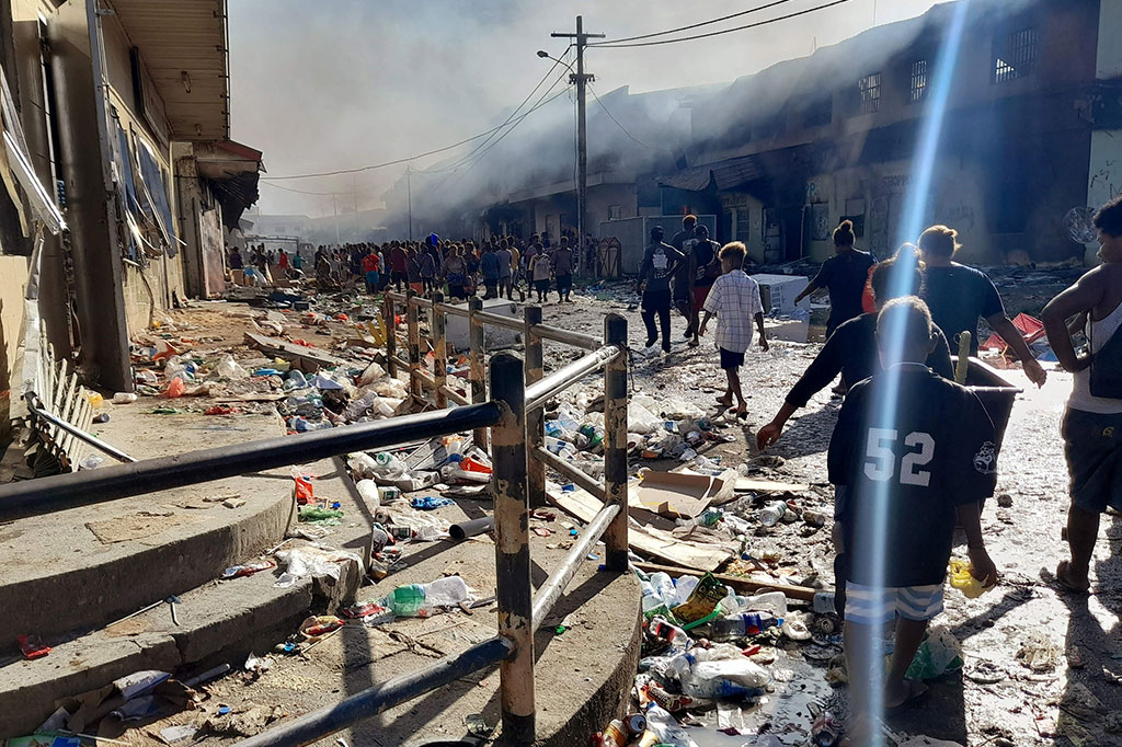Kemudian, polisi dan tentara Australia yang baru tiba bergerak untuk memulihkan ketertiban, melindungi infrastruktur penting dan memberikan kehadiran yang sangat terlihat dan bersenjata lengkap di jalan-jalan.