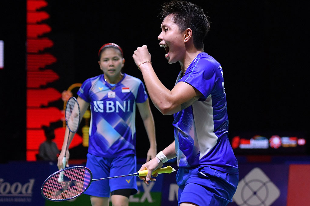 Ganda putri andalan Indonesia Greysia Polii/Apriyani Rahayu meluapkan kegembiraan usai melaju ke semifinal Indonesia Open 2021, Jumat, 26 November 2021.
