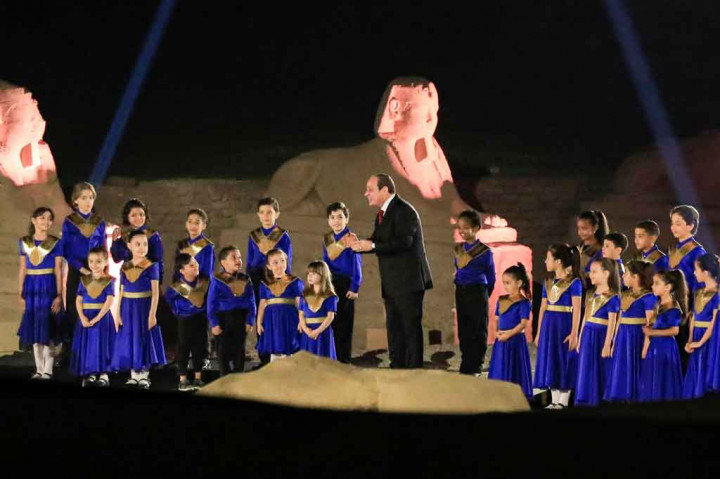 'Rams Road', jalan beraspal batu pasir yang menghubungkan kuil Karnak dan Luxor di pusat kota Nil selatan secara resmi dibuka oleh Presiden Abdel Fattah al-Sisi dan sejumlah pejabat senior dalam upacara yang spektakuler. 
