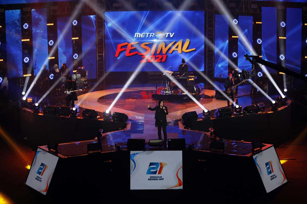 Penampilan Once Mekel dan Dewa 19 di Festival Musik Metro TV.
