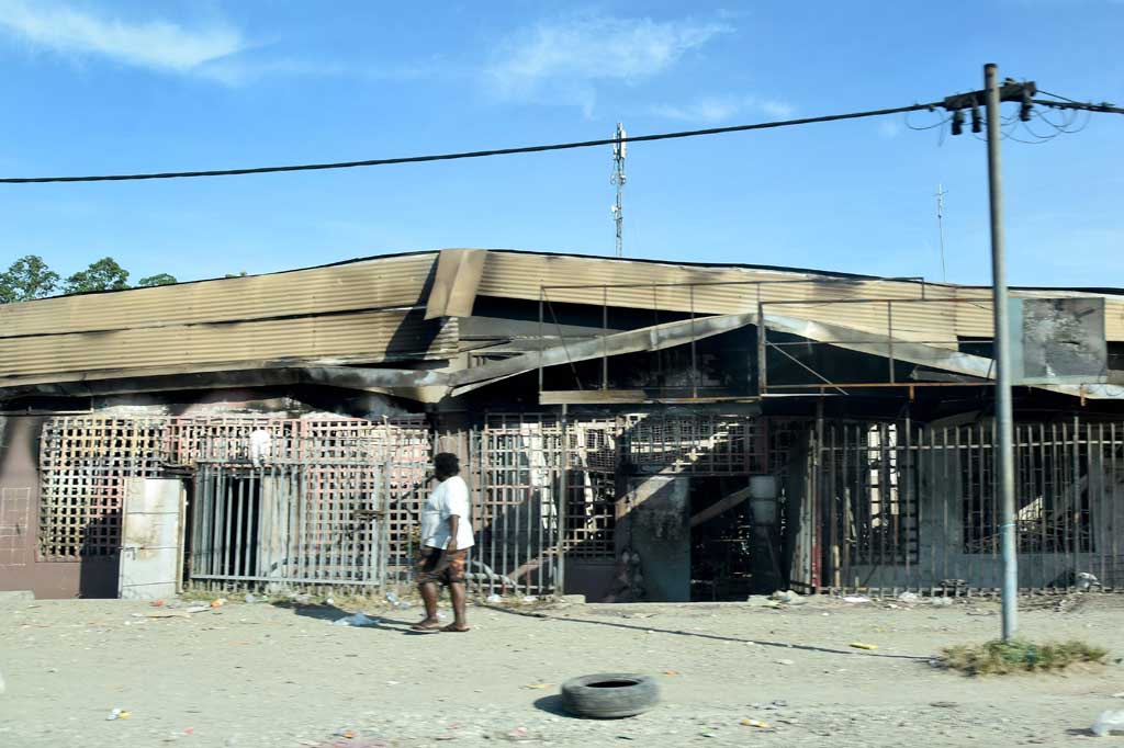 Jalan-jalan ibu kota tetap relatif sepi pada Sabtu pagi ketika penduduk setempat mulai menilai kerusakan yang ditinggalkan oleh kerusuhan berhari-hari.