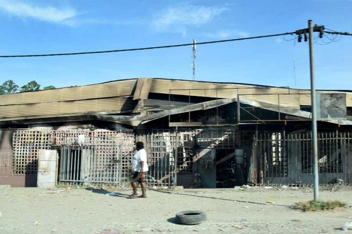 Jalan-jalan ibu kota tetap relatif sepi pada Sabtu pagi ketika penduduk setempat mulai menilai kerusakan yang ditinggalkan oleh kerusuhan berhari-hari.