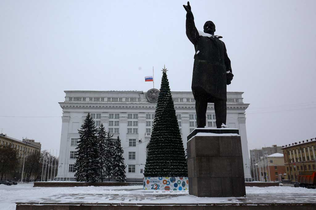 Rusia pada hari Jumat, 26 November 2021, berkabung setelah sebanyak 51 penambang meninggal dalam kecelakaan tambang batubara Siberia, meskipun penemuan seorang pekerja penyelamat yang diduga tewas dipuji sebagai keajaiban.