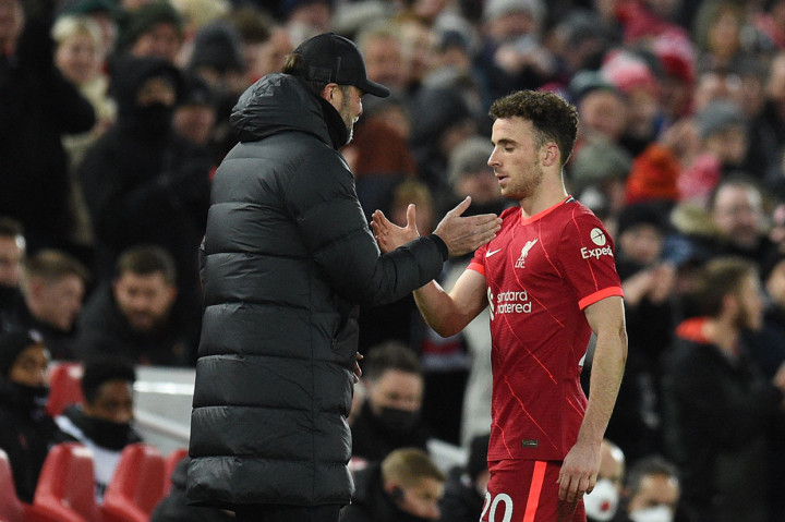 Rekan Cristiano Ronaldo di timnas Portugal itu memborong dua gol (2', 32'). 