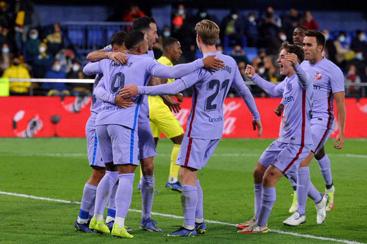 Barcelona meraih poin sempurna saat bertandang ke markas Villarreal dalam pekan ke-15 Liga Spanyol.