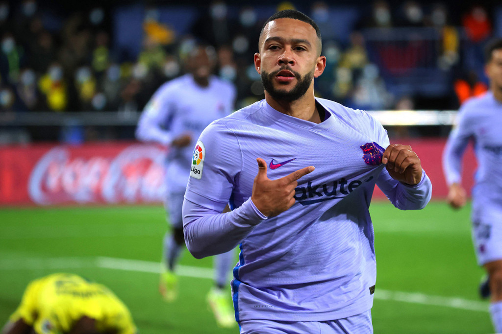 Memphis Depay membawa Barcelona unggul 2-1 di menit ke-88. 