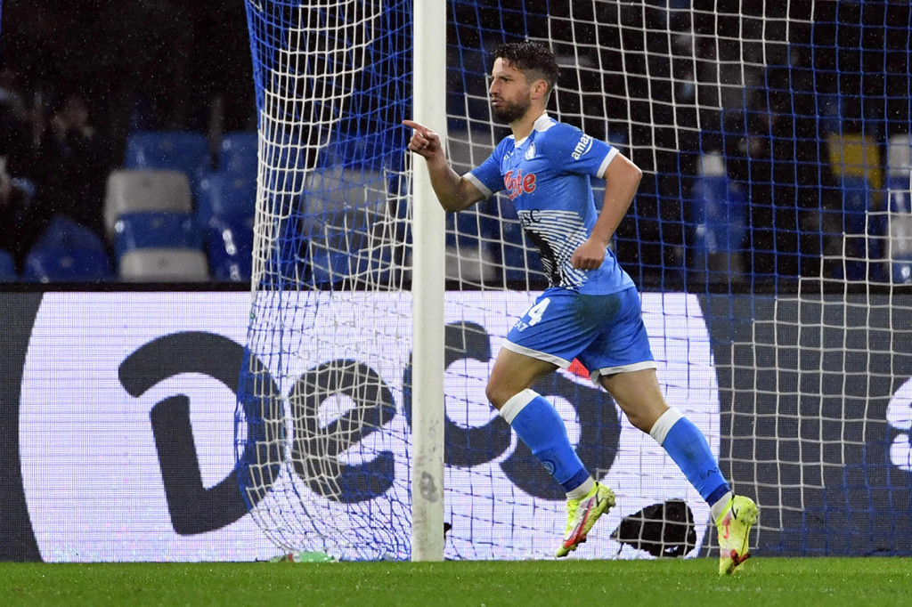 Dries Mertens melakukan selebrasi usai mencetak gol ke gawang Lazio, pada pekan ke-14 Liga Italia di Stadion Diego Armando Maradona, Naples, Senin, 29 November 2021, dini hari WIB.