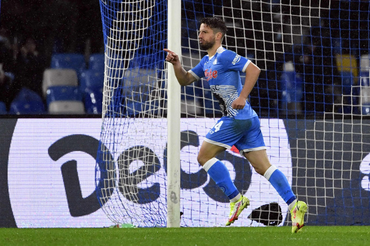 Dries Mertens melakukan selebrasi usai mencetak gol ke gawang Lazio, pada pekan ke-14 Liga Italia di Stadion Diego Armando Maradona, Naples, Senin, 29 November 2021, dini hari WIB.