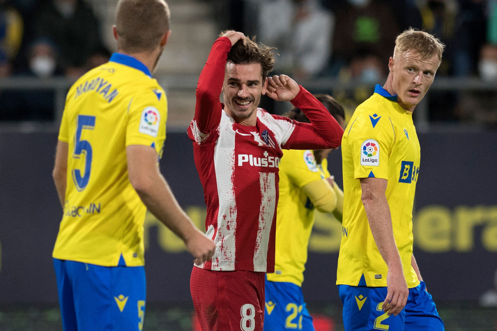 Cadiz mampu memperkecil ketinggalan menjadi 3-1 pada menit ke-86 setelah Oblak menyarangkan bola ke gawangnya sendiri.