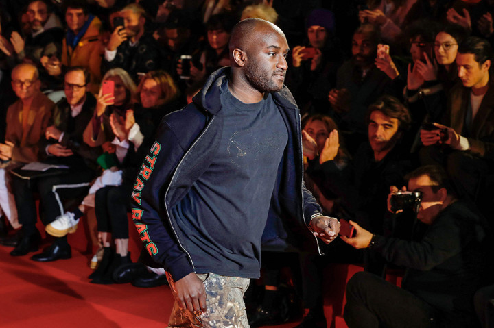 Virgil Abloh didiagnosis menderita kanker jantung angiosarcoma sejak 2019. Pendiri label busana Off White dan direktur artistik Louis Vuitton itu meninggal dunia pada usia 41 tahun setelah menjalani berbagai pengobatan demi penyembuhan dari kanker agresif.